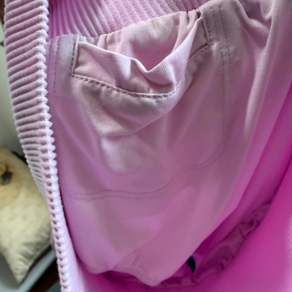 Pink shorts with white vertical stripes - Picture 4 of 5